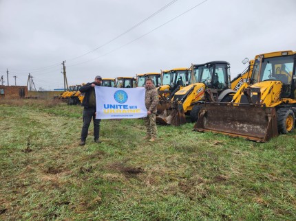 Ukrainian World Congress Delivers 15 Excavators to Territorial Defense Forces of Ukraine